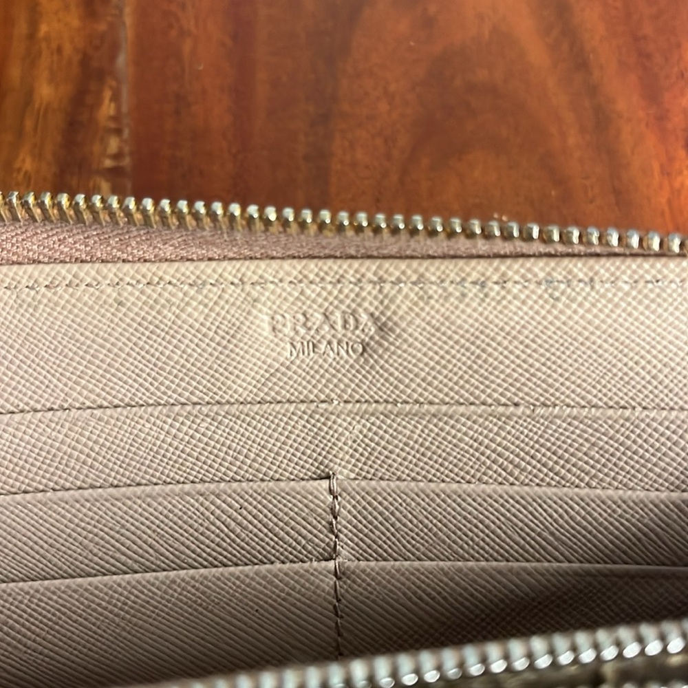 Project/rehab/fixer Prada beige Saffiano leather wallet with zipper. - Picture 10 of 16